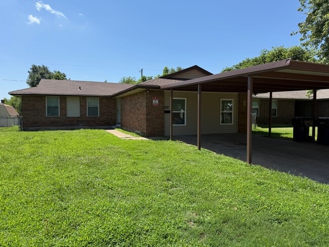Completely remodeled 3 bed 1 & 1/2 bath ho... - Completely remodeled 3 bed 1 & 1/2 bath ho... House