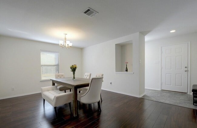 Photo - 900 Oatmeal Drive