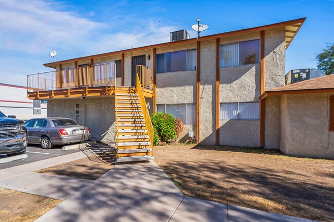 Building Photo - 3321 W Loma Ln Unit 4
