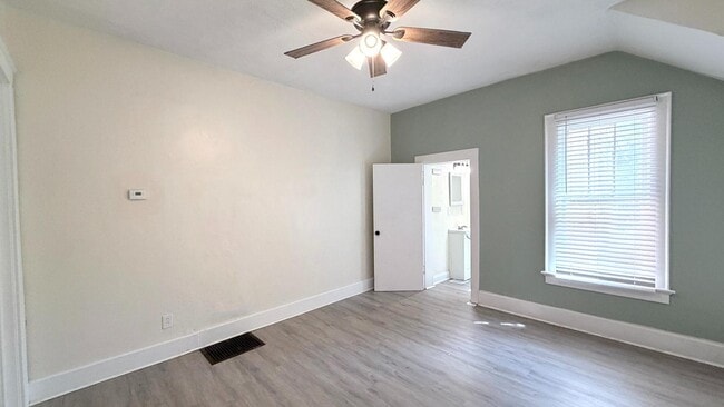 Photo - 806 SE Riverside Dr