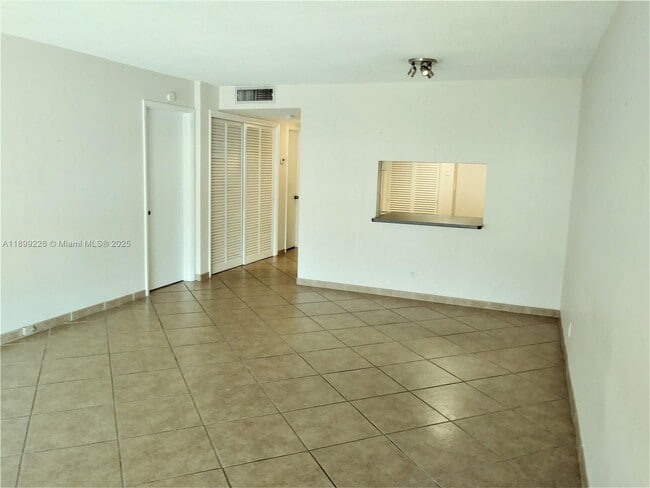 Photo - 16701 NE 14th Ave Unidad 206