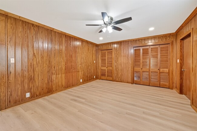 Photo - 729 Loggins Dr