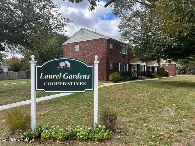 Building Photo - 10 Laurel Pl Unit A