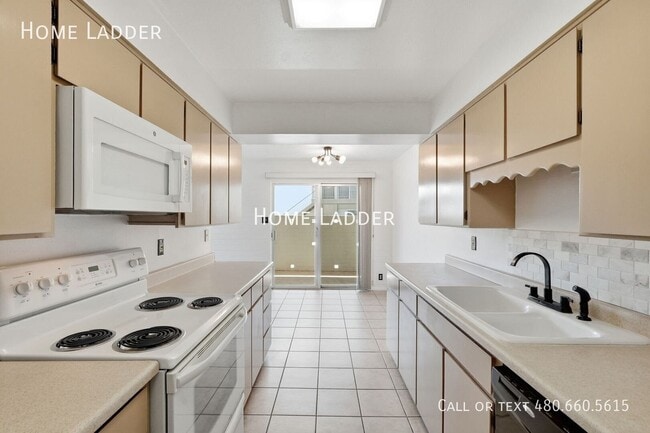Building Photo - 4917 N 73rd St Unit #17
