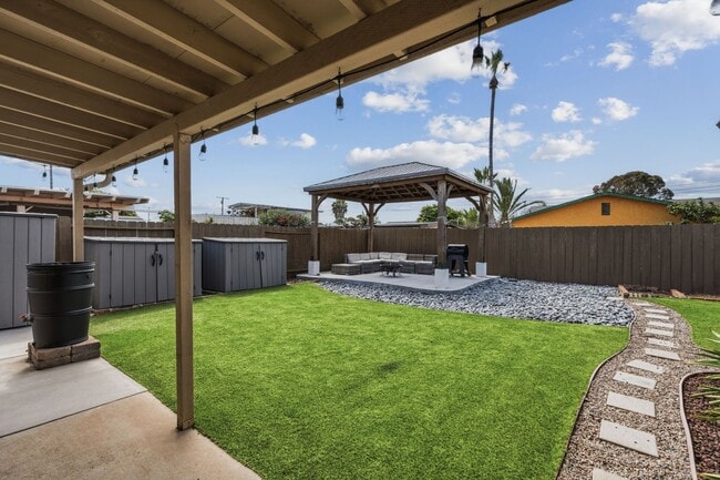 1127 Hemlock Ave