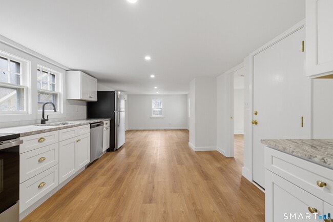 Photo - 96 W Main St