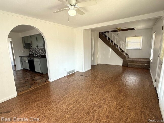 Photo - 5645 Fenton St