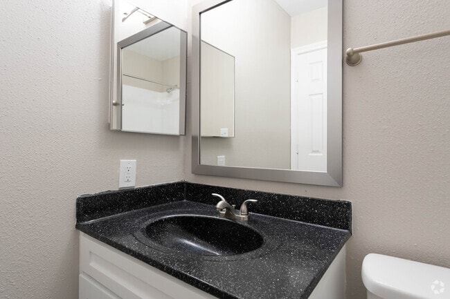 1 BR, 1 BA - 848 SF