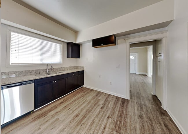 Photo - 655 Waverly Dr