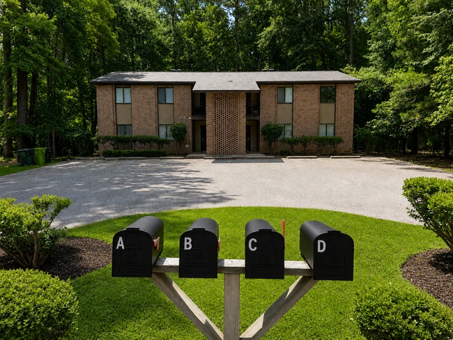 Building Photo - 1718 Horseshoe Dr Unit 1718-B Horseshoe Drive