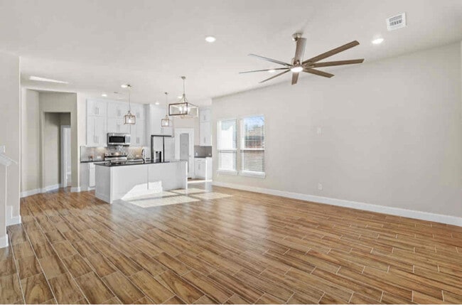 Photo - 130 W 5th St Unit B