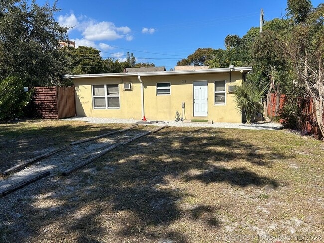Building Photo - 709 8th St