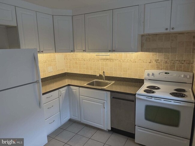 Photo - 53 Llanfair Rd Unit E