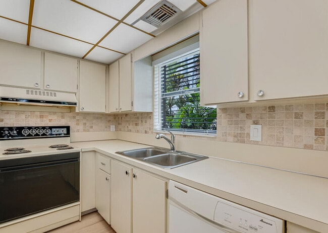 Photo - 135 Shore Ct Unit 203