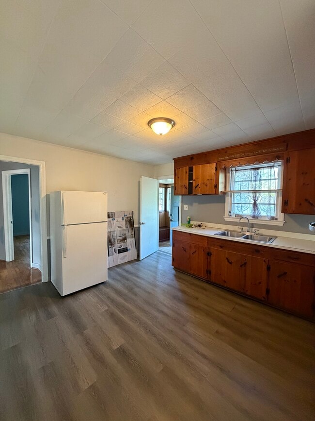 Photo - 708 Springfield Rd