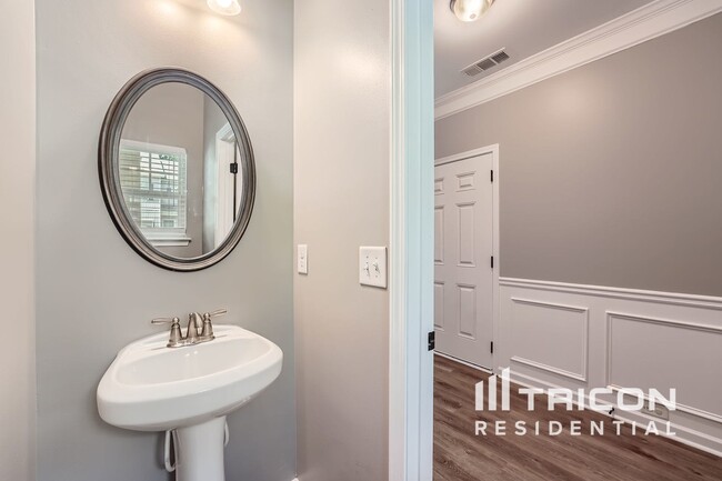 Photo - 633 Oakside Pl Townhome