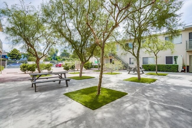 Photo - 2425 S Ridgeley Dr Unit 04