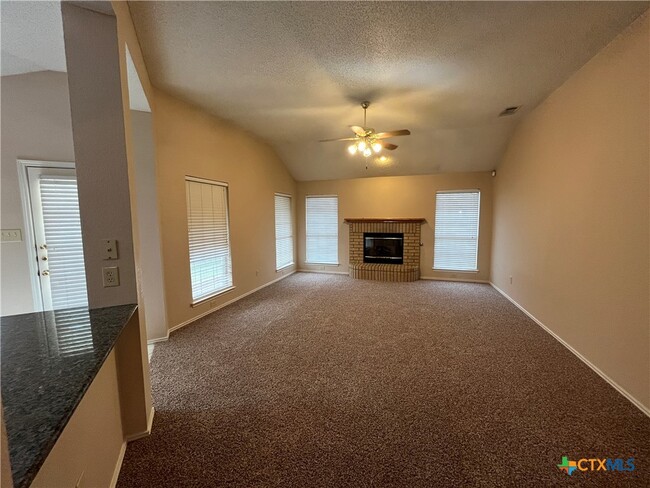 Building Photo - 2523 Creek Dr