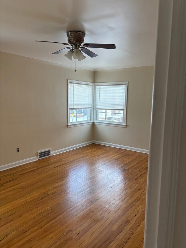 Photo - 13813 Wainstead Ave