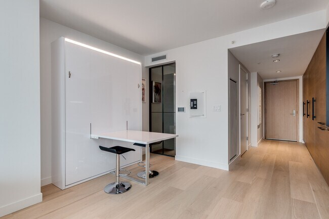 Photo - 1289 Hornby St