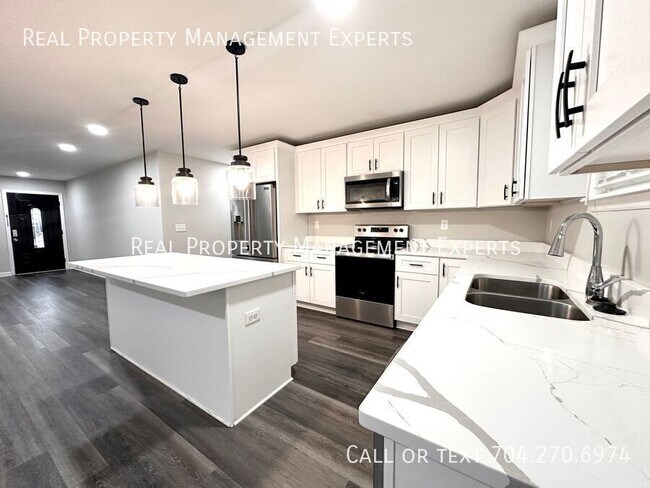 Photo - 2000 St John St