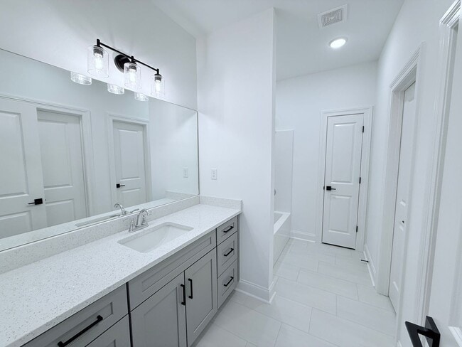 Photo - 610 Cottage Grv Cir