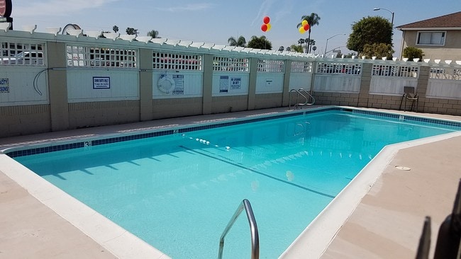 Americana Apartments