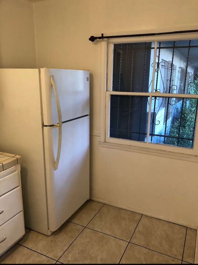875 N Hoover St Unit 875