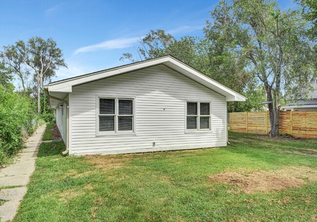 Building Photo - 222 B St Rental