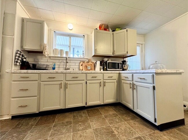 Photo - 565 Thompson St Unit Apt A