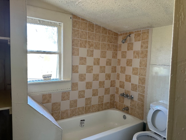 Photo - 1301 S State Line Ave