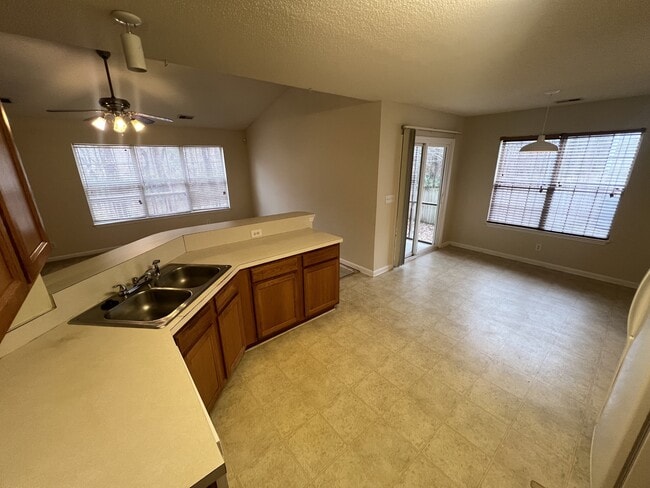 Photo - 204 Hawkridge Pl