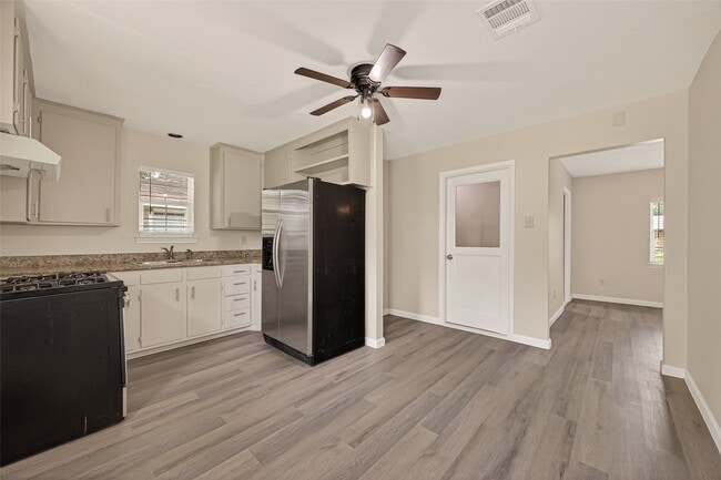 Photo - 14022 Rosecrest Dr