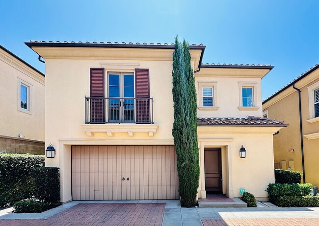Building Photo - "Charming 3-Bedroom Sanctuary in Irvine: Spacious 2,100 Sq Ft Haven on Cherry Tree"