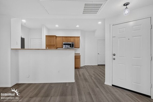 Photo - Beautiful 2Bdm 2Ba Condo with Community Pool in Glendale! Unit 1018