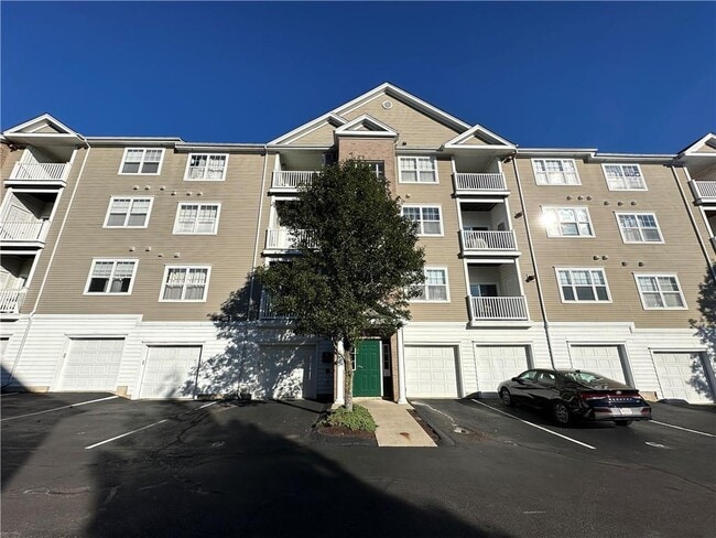 Building Photo - 104 E Mill St Unit 103