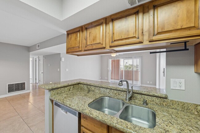 Photo - 540 N May Unit 3122