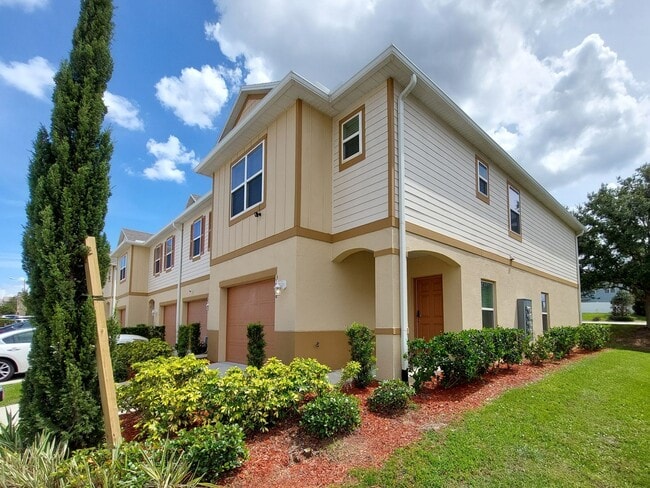 Building Photo - COMING SOON! Beautiful 3 Bedroom 2 1/2 Bat... Rental
