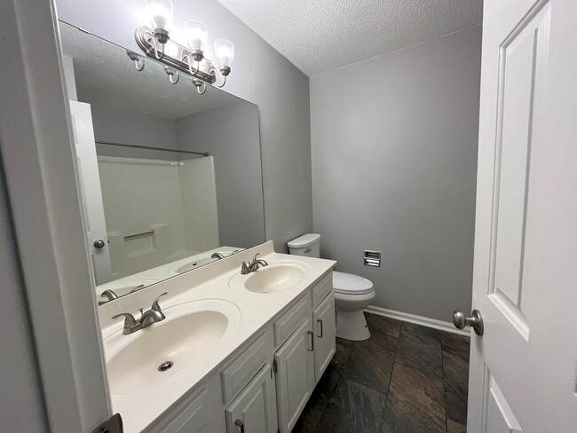 Photo - 1303 Dover St