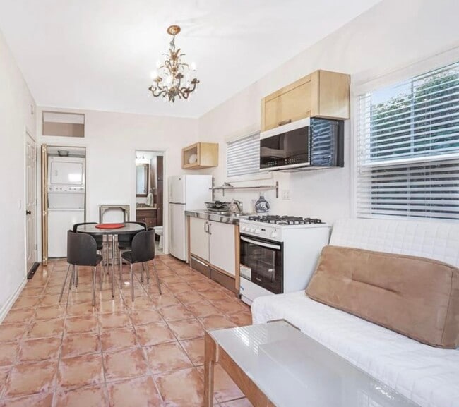 Photo - 1611 Talmadge St Unit #5