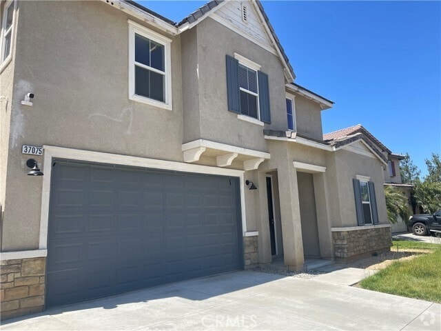 Building Photo - 37075 Parkway Dr Rental