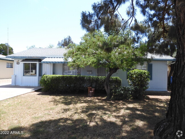 Building Photo - 2825 N 33rd St Rental