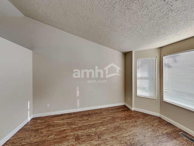 Photo - 308 S 1050 E