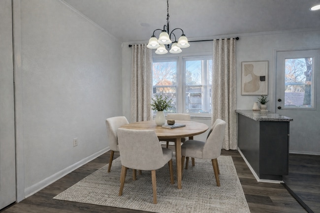 Photo - 2353 Oxford Way