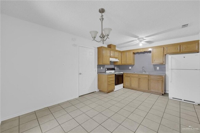 Photo - 13 Goldenrod Ave
