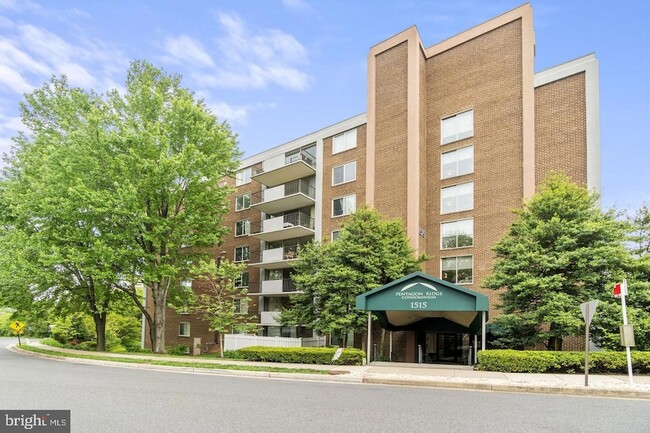 Building Photo - 1515 S Arlington Ridge Rd Unit 603