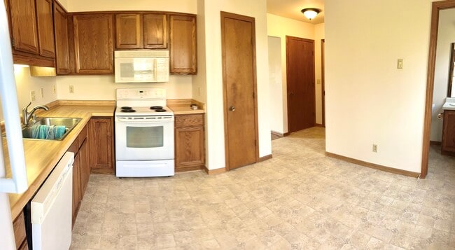Photo - 205 Applewood Ln