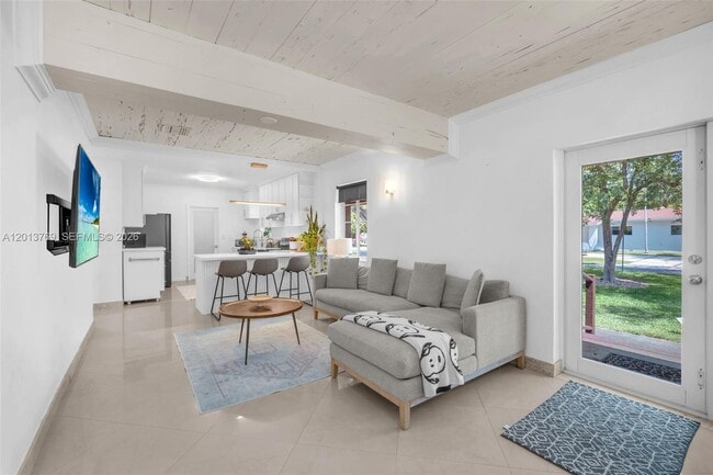Photo - 470 NE 113th St