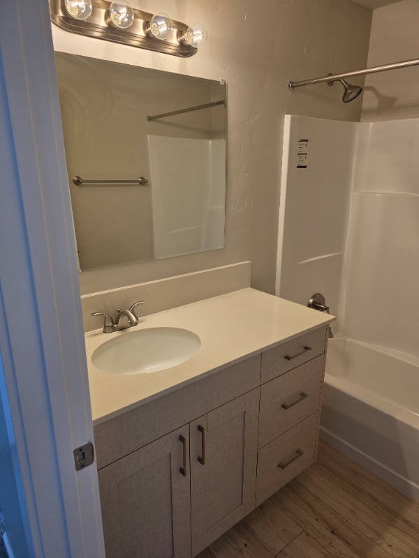 Photo - 6737 Saxton Ave