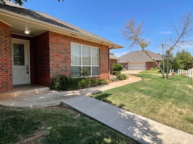 Photo - Great 3 Bed 2 Bath Duplex in a Gated Neighborhood!!